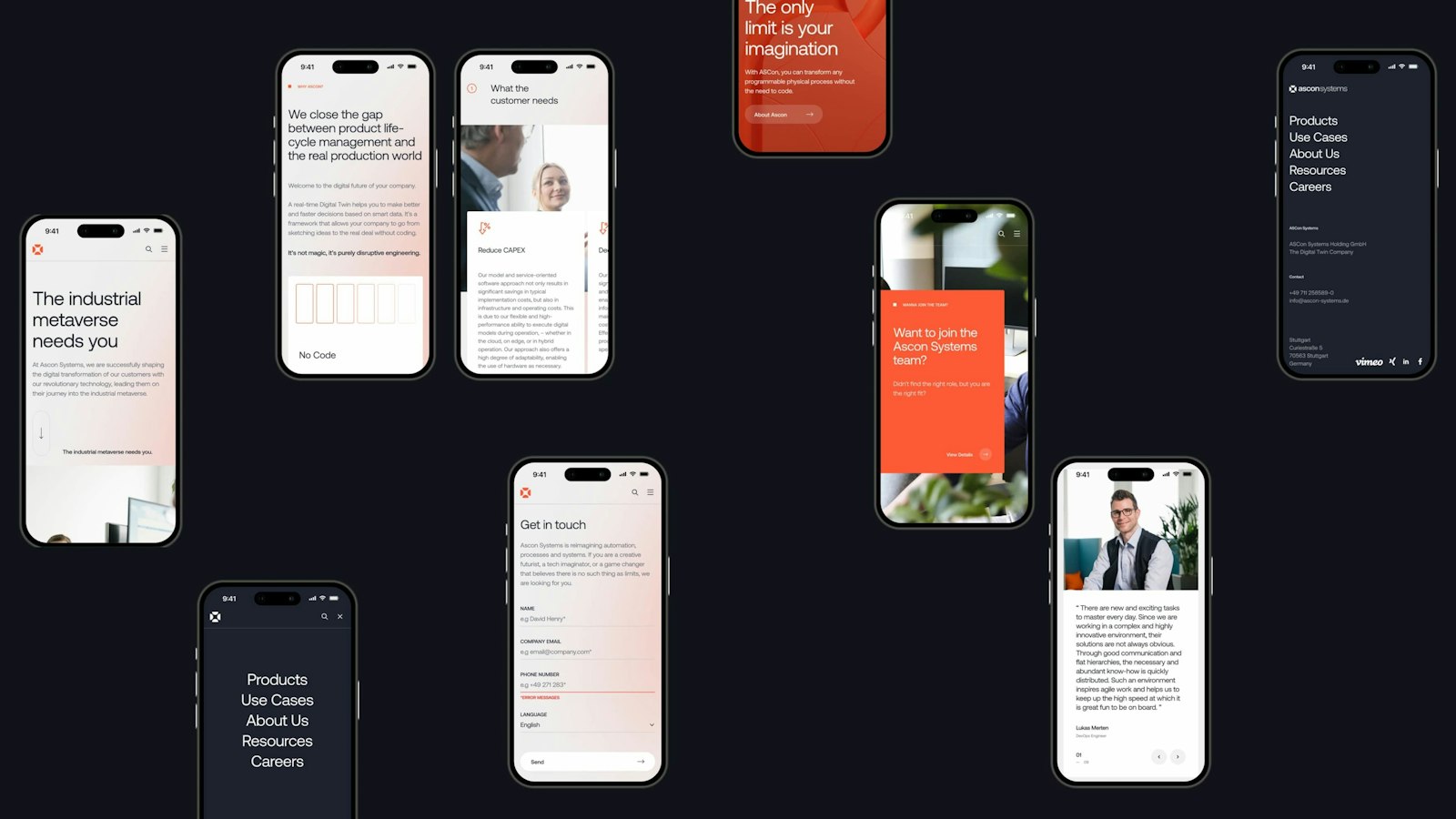 Monitor mit App-Design-Mockups auf einem Schreibtisch